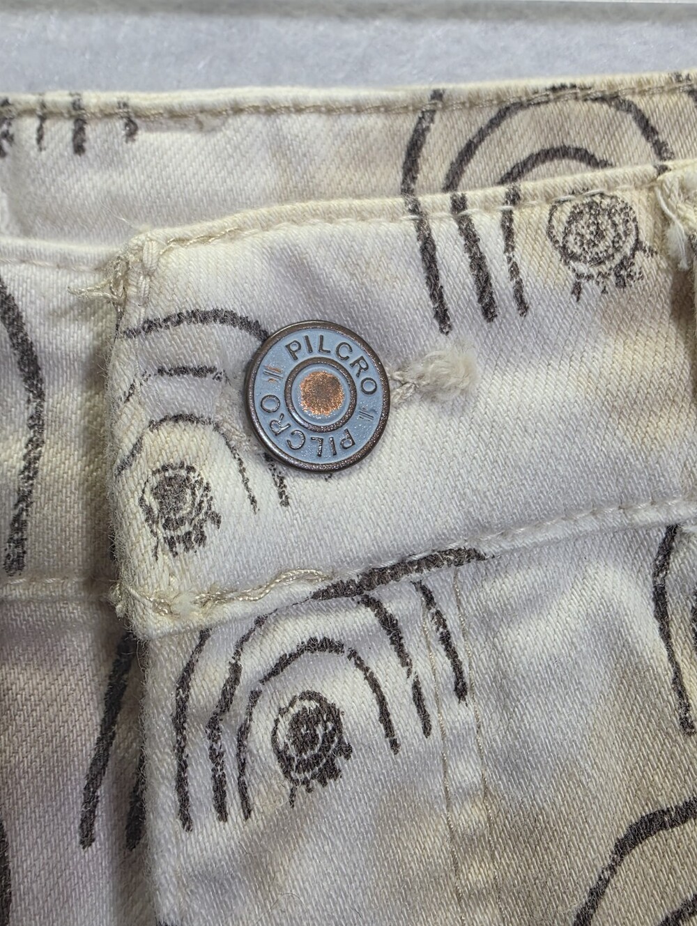 ANTHROPOLOGIE X HANNAH LEATHERS PILCRO RAINBOW PRINT DENIM SHORTS SZ 28 - Picture 3 of 12